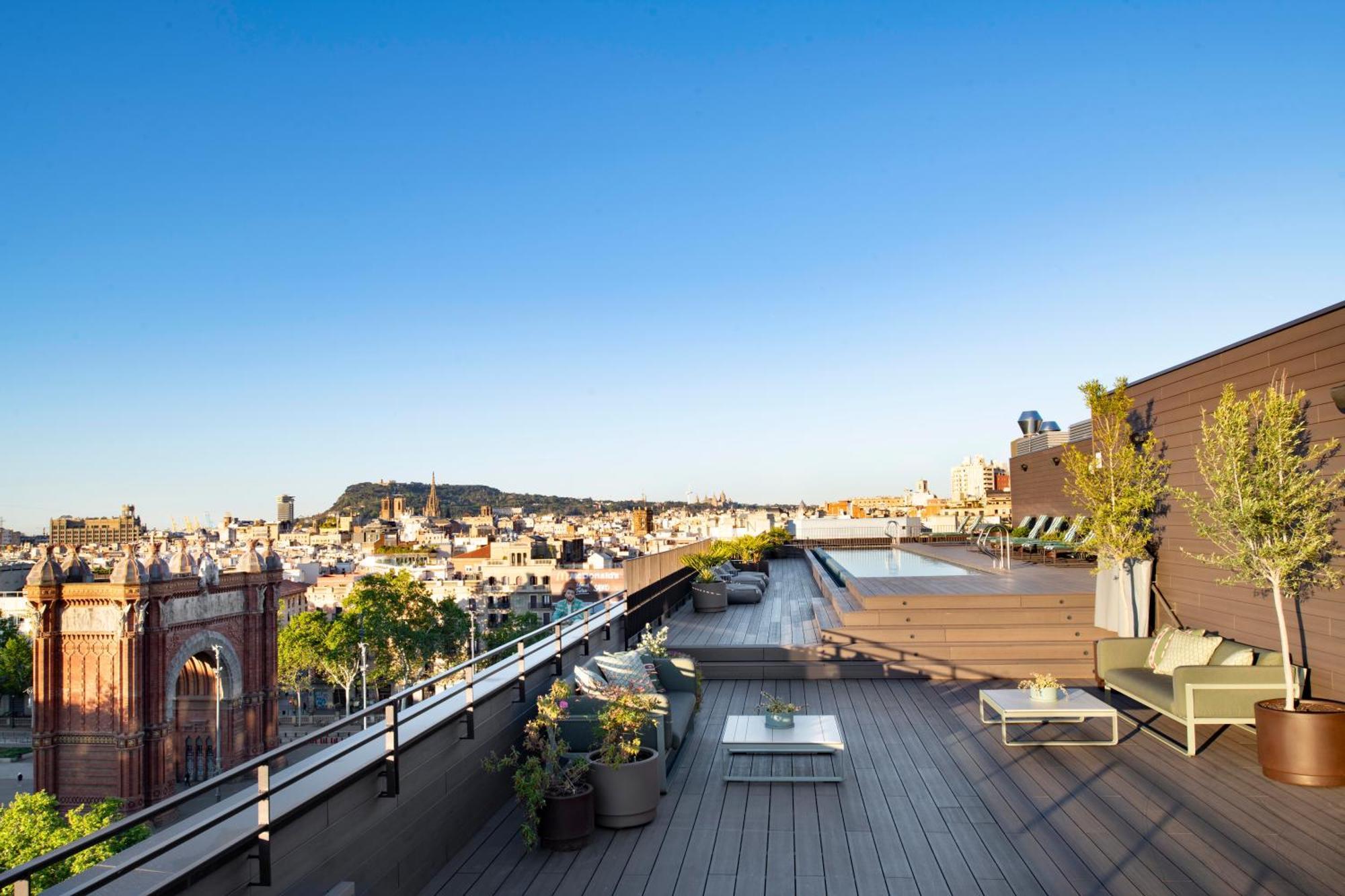 Archie Living, Barcelona